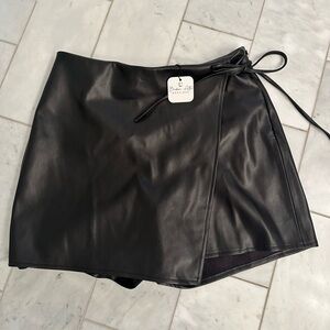 bluivy black pleather skort NWT